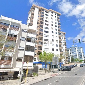 Espaço comercial à venda no Largo Frederico de Freitas, 6