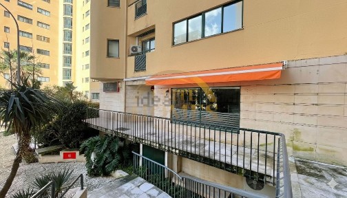Espaço comercial à venda na Rua General Ferreira Martins