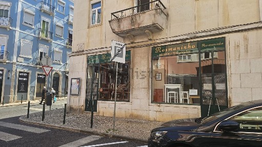 Espaço comercial com rentabilidade à venda no Calçada Poço dos Mouros