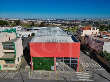 Armazém à venda na Rua José Gomes, 2