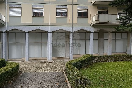 Espaço comercial à venda em Torres Vedras e Matacães
