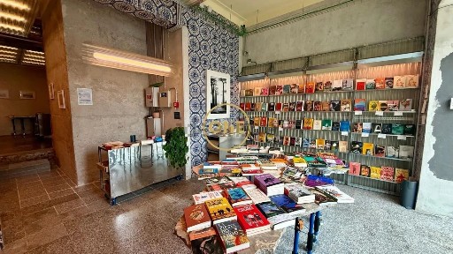 Espaço comercial à venda na Avenida Óscar Monteiro Torres
