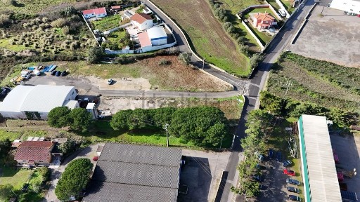 Espaço comercial à venda na Rua das Portelas