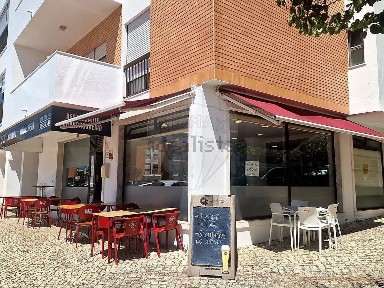 Espaço comercial à venda na Rua Professor Doutor José Pinto Peixoto