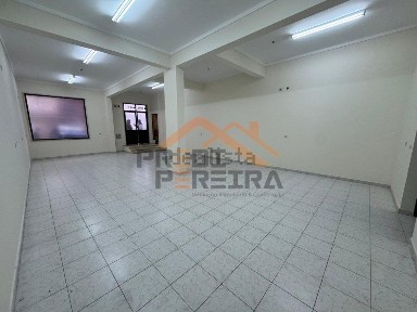 Espaço comercial à venda na Casal do Cotão