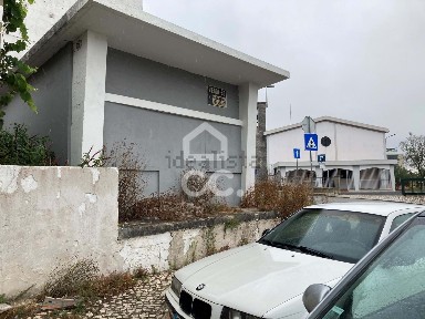 Espaço comercial à venda em Pontinha e Famões