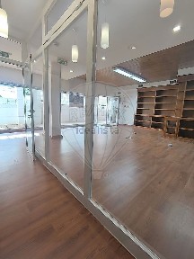 Espaço comercial à venda na Avenida Maria Helena Vieira da Silva
