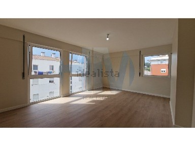 Apartamento T3 à venda na Rua Manuel Lima Bezerra