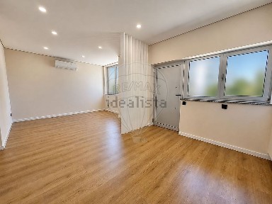 Apartamento T2 à venda na Rua do Comércio