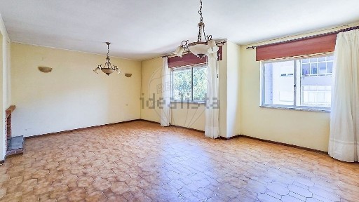 Apartamento T3 à venda na Rua de Nazes