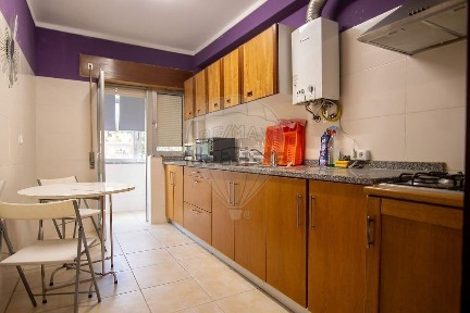 Apartamento T2 à venda na Rua Doutor António Vitorino