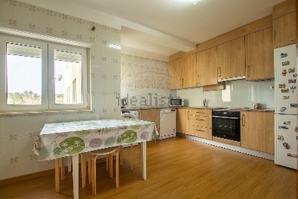 Apartamento T3 à venda na Rua Cortinhais