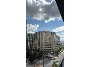 Apartamento T3 à venda na Avenida do Colégio Português