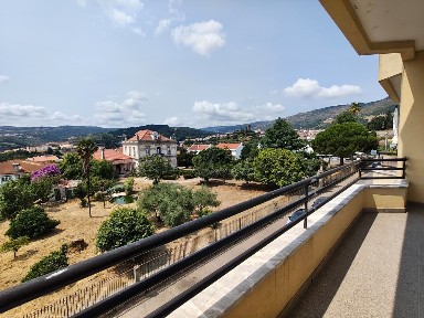 Apartamento T3 à venda na Rua da Ortigosa