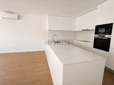 Moradia geminada à venda em Alvarelhos