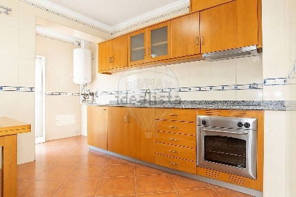Apartamento T3 à venda na Rua Comércio