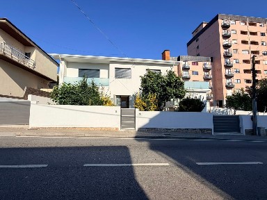 Baguim do Monte, Rua Dom António Castro Meireles, 812