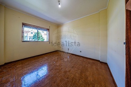Apartamento T2 à venda na Rua Serpa Pinto
