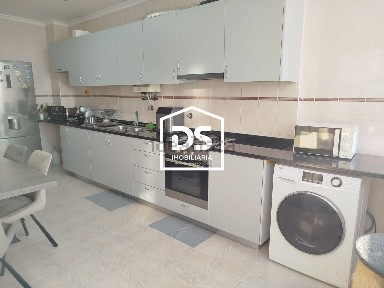 Apartamento T3 à venda na Avenida Doutor José Augusto Capelo, 58