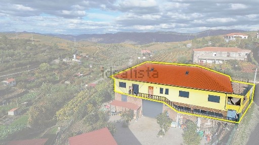 Apartamento T5 à venda no Largo do Torrão