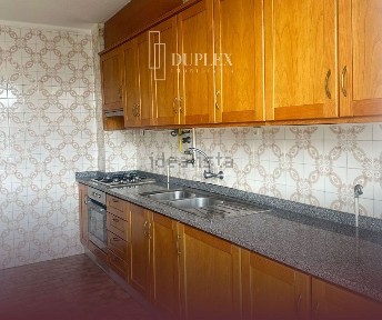 Apartamento T3 à venda na Rua Doutor António Vitorino Ta
