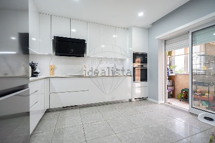 Apartamento T3 à venda na Avenida Escola Secundária