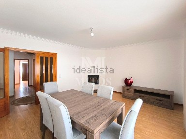 Apartamento T3 à venda na Monserrate