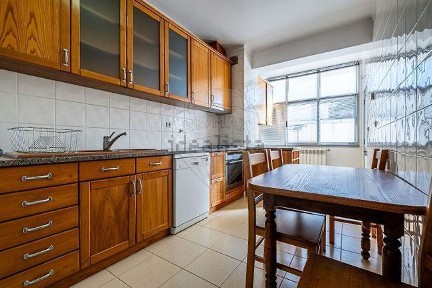 Apartamento T4 à venda na Avenida 25 de Abril
