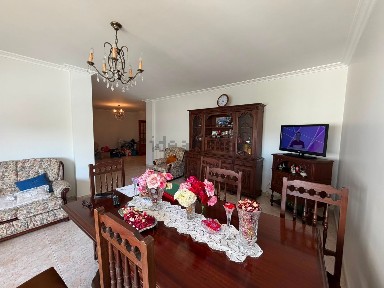 Apartamento T3 à venda na Avenida Vice Almirante Saavedra