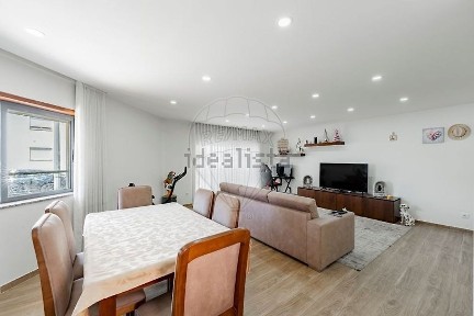 Apartamento T4 à venda na Rua Mercedes de Castro Feijó