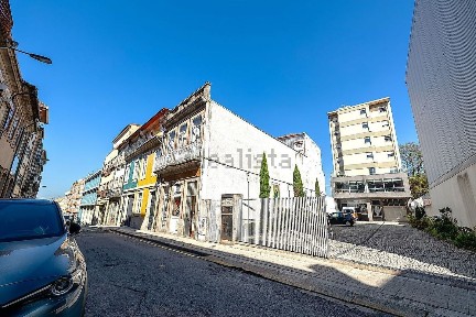 Moradia independente à venda na Rua de Aníbal Cunha