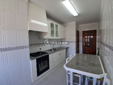Apartamento T3 à venda na Rua Doutor Álvaro Monteiro
