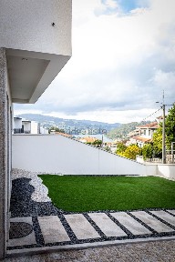 Moradia geminada à venda em Alpendorada - Várzea - Torrão