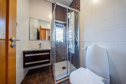 Apartamento T4 à venda na Rua Doutor António Esteves Correia