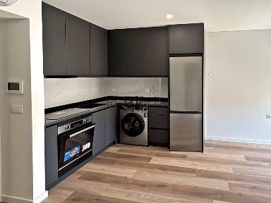 Apartamento T1 à venda na Avenida Doutor António José de Almeida, 8