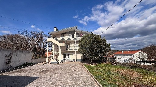 Apartamento T4 à venda no Beco da Bouça