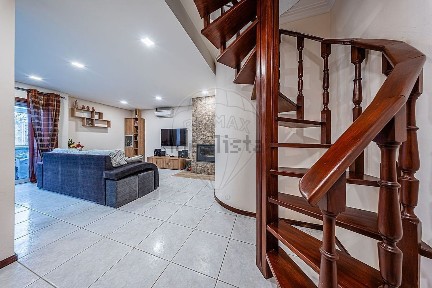 Apartamento T3 à venda na Rua Mestre António Nelas