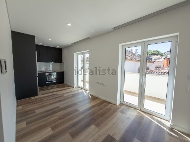 Apartamento T1 à venda na Rua do Comércio e Rua Cândido Figueiredo