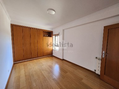 Apartamento T3 à venda em Portela, vilarinho, 3680-323