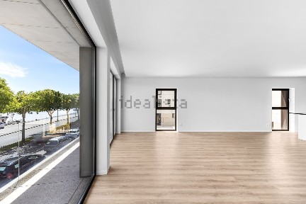 Apartamento T3 à venda na Rua Alves Cerqueira