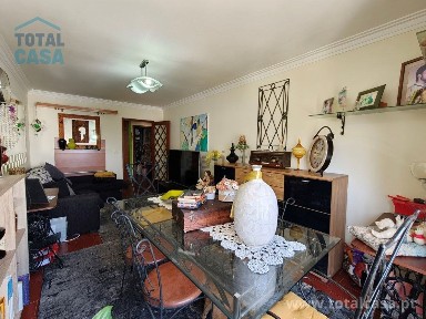 Apartamento T2 à venda na Rua Engenheiro João Branco