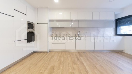 Apartamento T2 à venda em Repeses e São Salvador