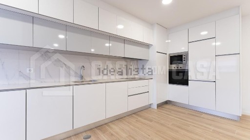 Apartamento T3 à venda em Repeses e São Salvador