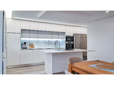 Apartamento T4 à venda em Repeses e São Salvador