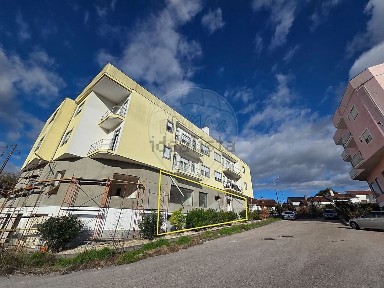 Apartamento T3 à venda na Avenida Doutor Sá Carneiro