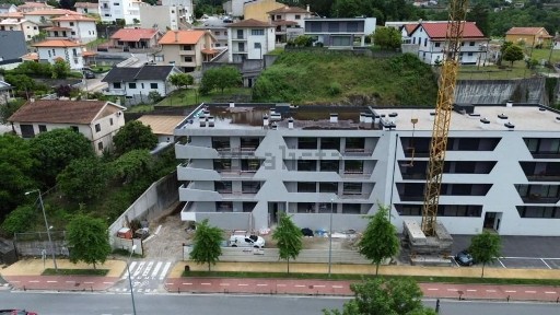 Apartamento T3 à venda na Avenida Fernão de Magalhães, 10