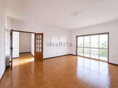 Apartamento T2 à venda na Santa Maria Maior