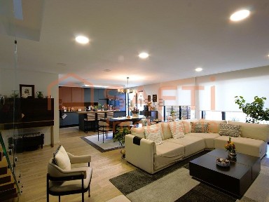 Apartamento T5 à venda na Rua Alexandre Barbosa Campos