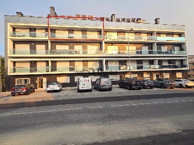 Apartamento T5 à venda em Repeses e São Salvador