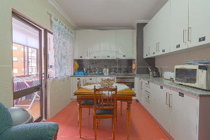 Apartamento T3 à venda na Rua da Shell